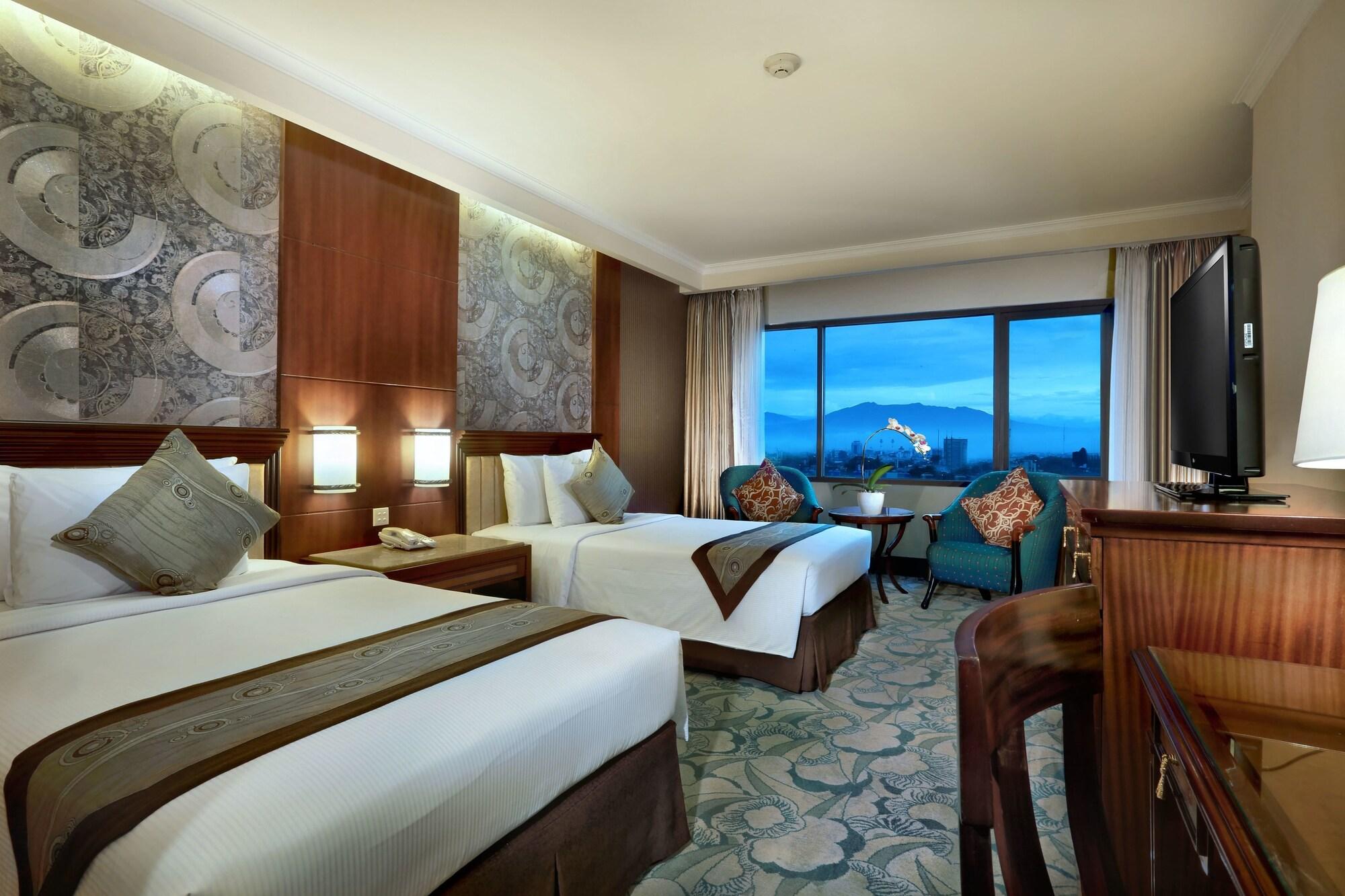 Aston Tropicana Hotel Bandung Exterior photo