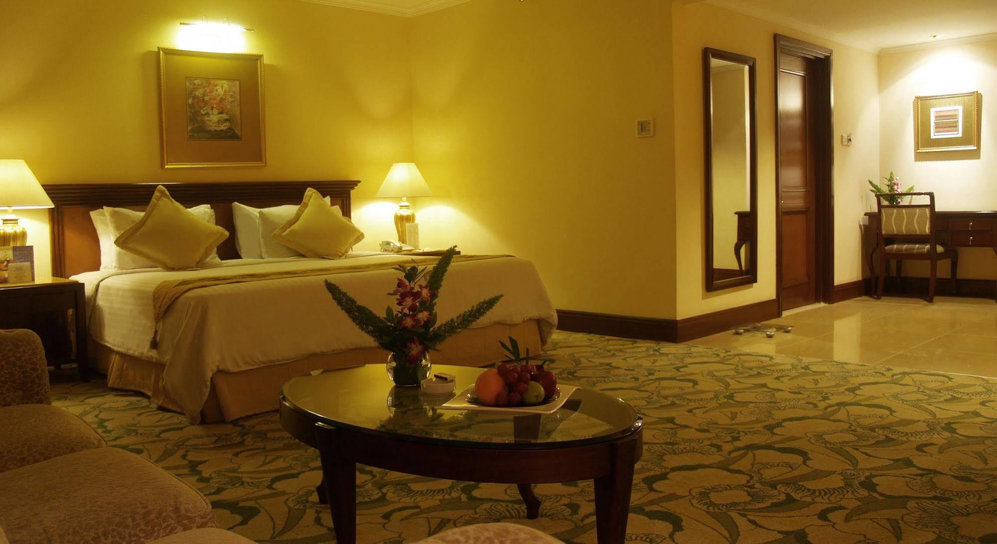 Aston Tropicana Hotel Bandung Exterior photo