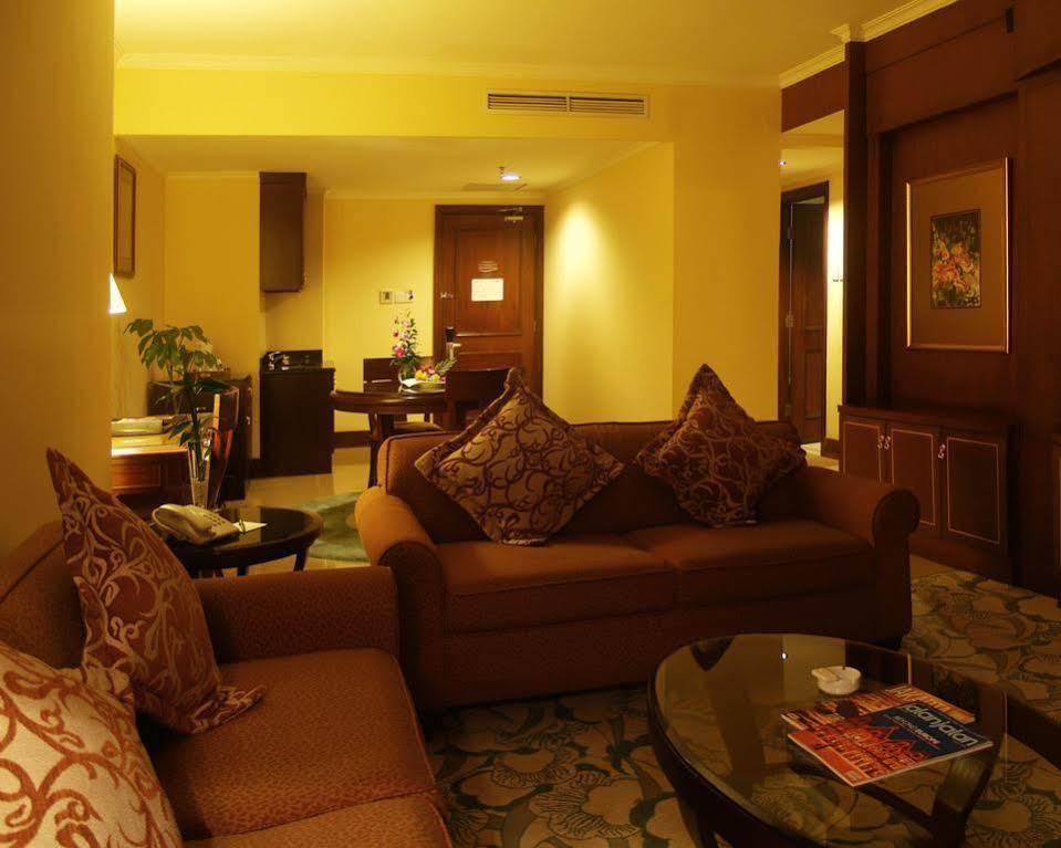 Aston Tropicana Hotel Bandung Exterior photo